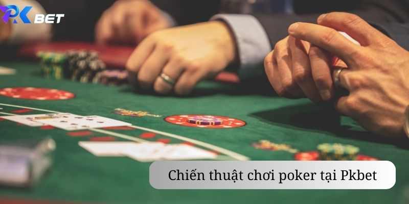 Vòng Pre-flop của bàn V8Poker là lúc mỗi người sẽ được chia 2 lá đầu tiên